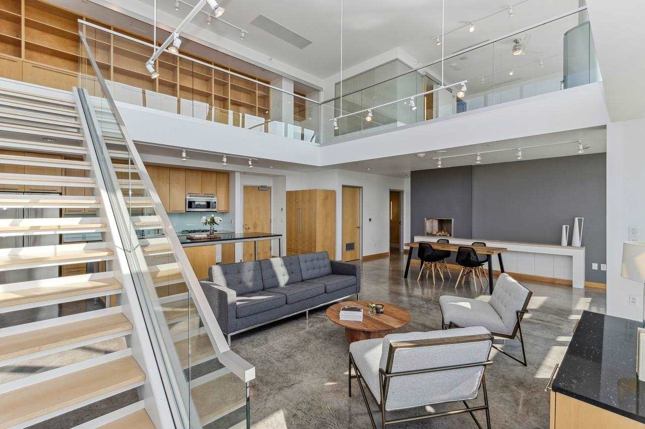 221 E College St Unit: No. 1208