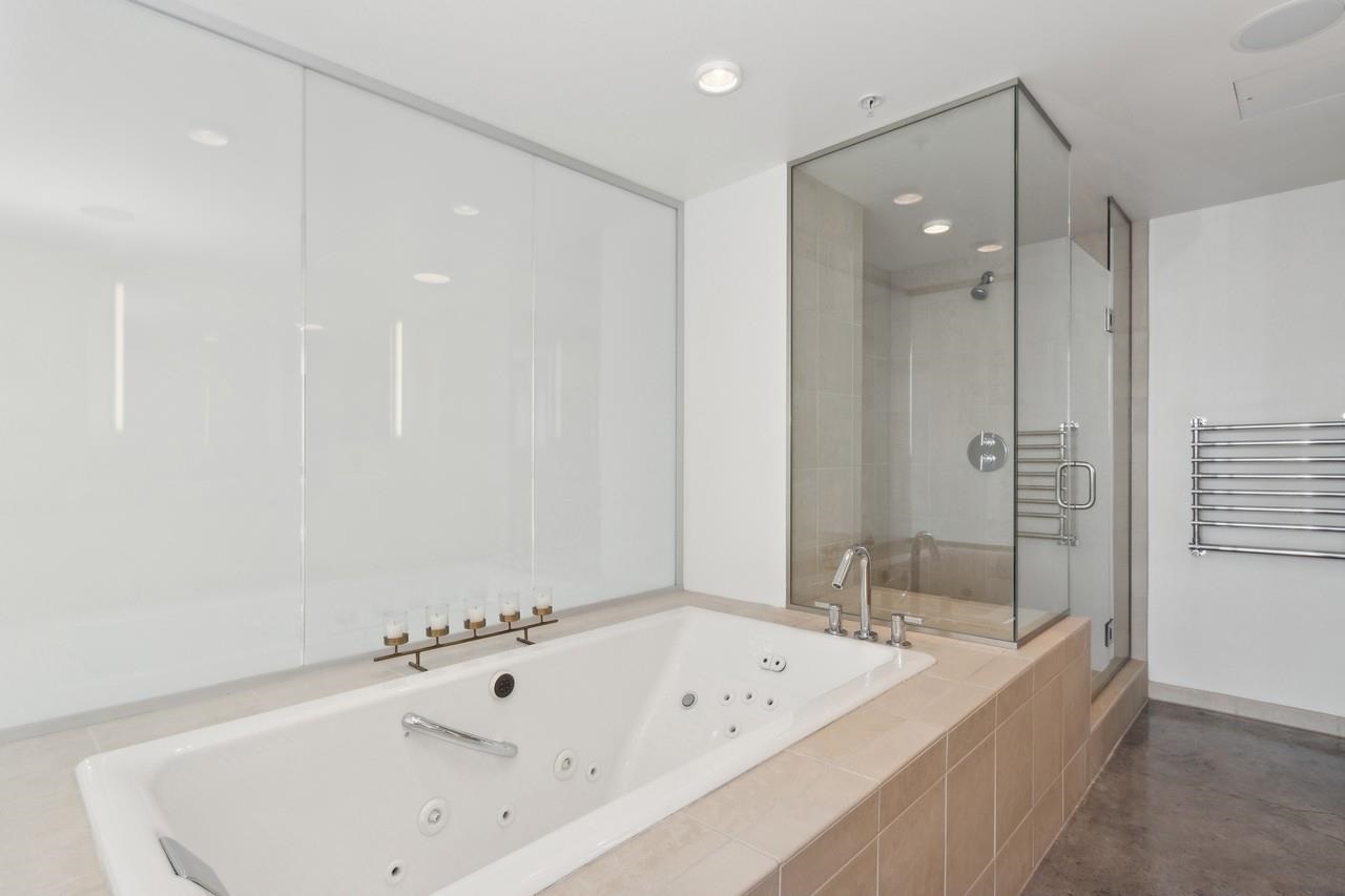 221 E College St Unit: No. 1208