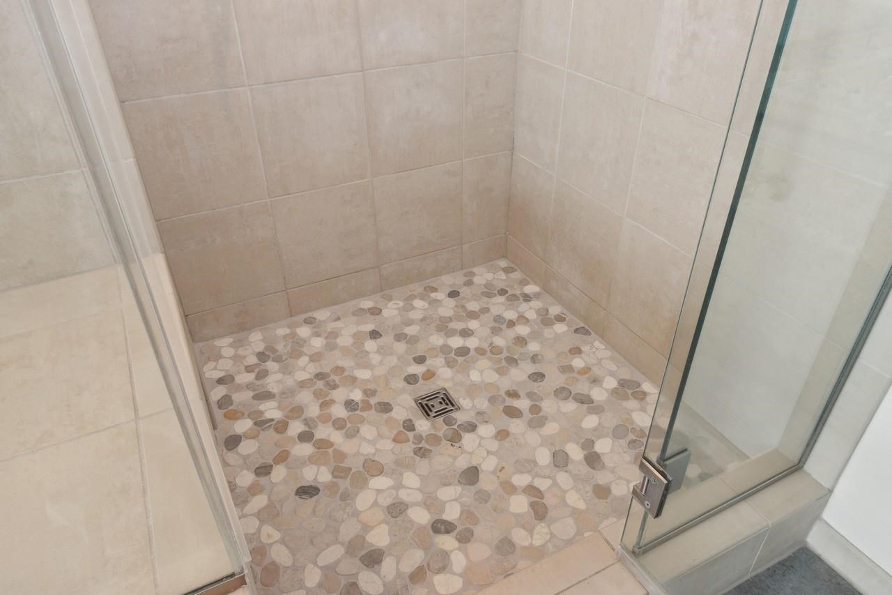 221 E College St Unit: No. 1208