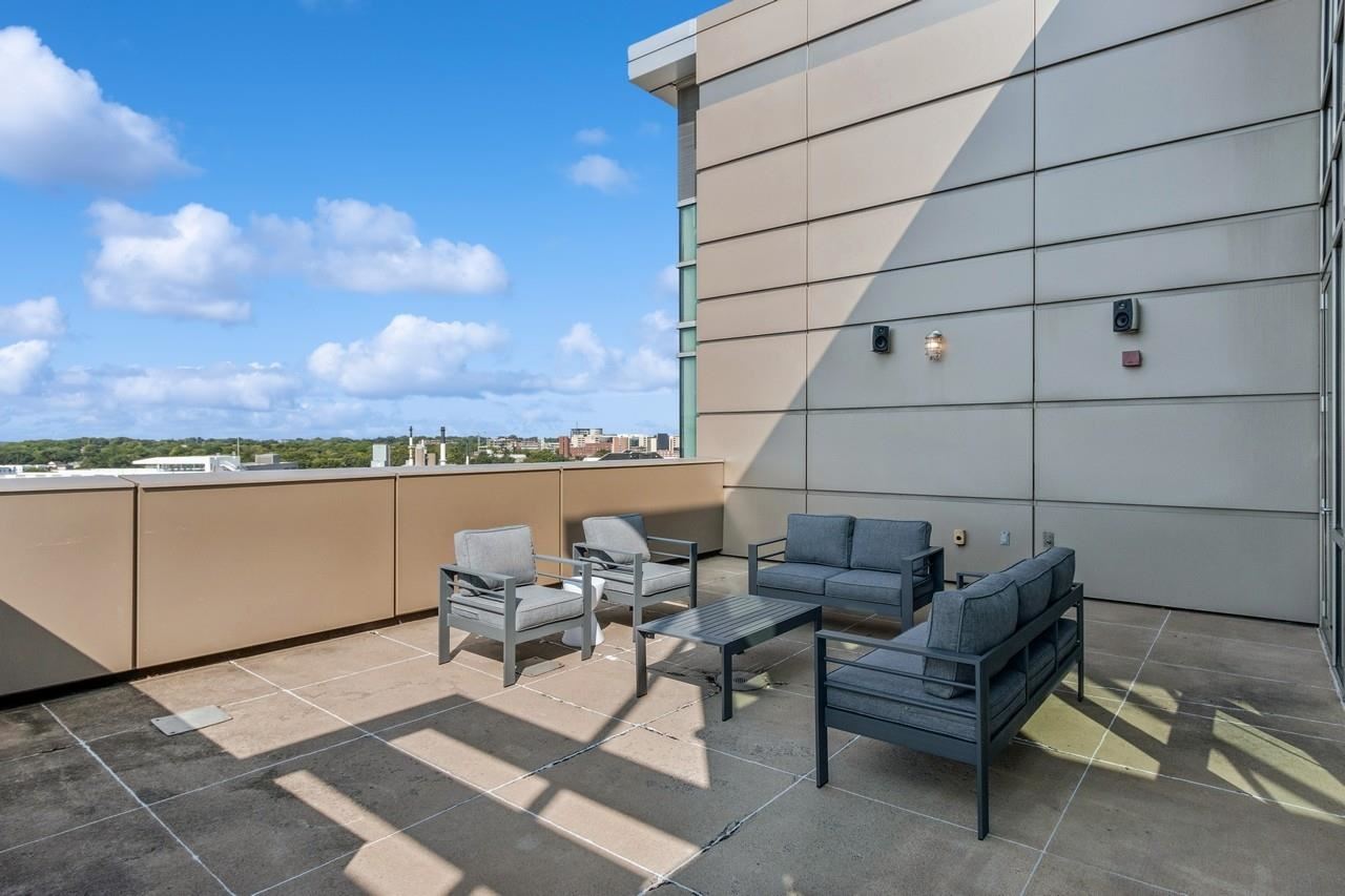 221 E College St Unit: No. 1208