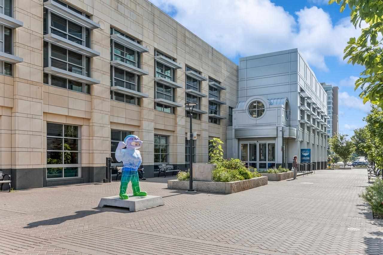 221 E College St Unit: No. 1208