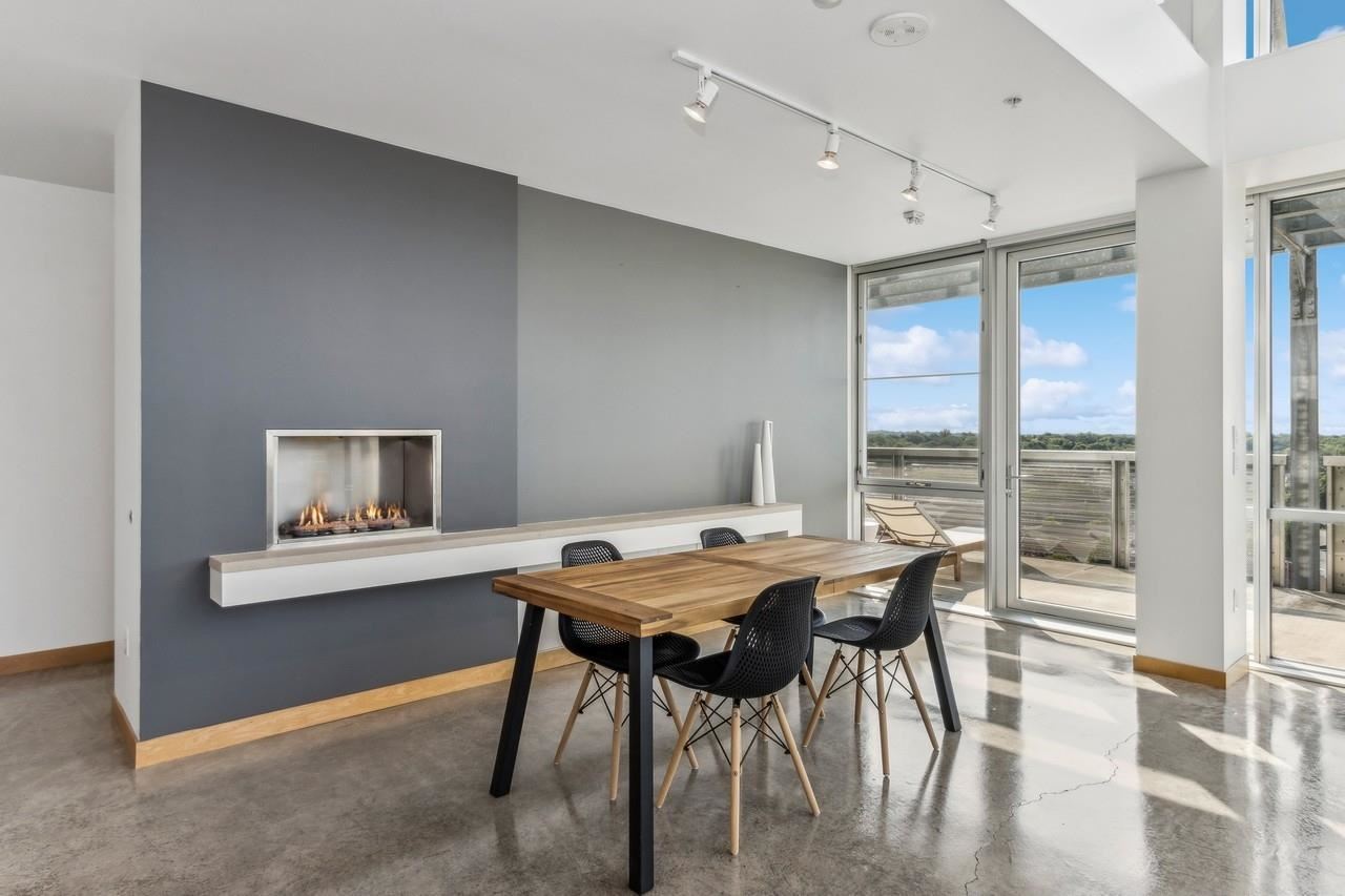 221 E College St Unit: No. 1208