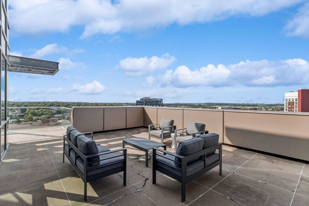 221 E College St Unit: No. 1208