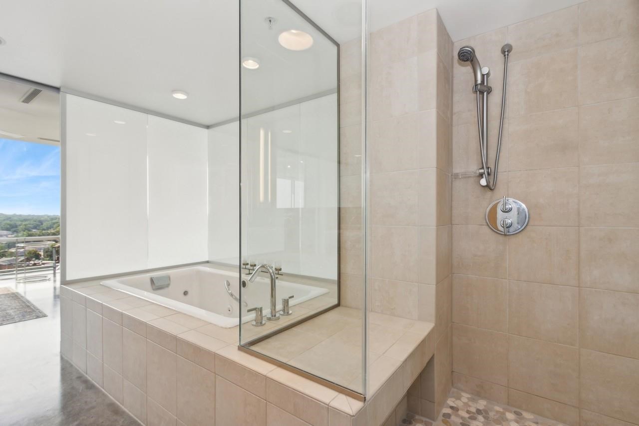 221 E College St Unit: No. 1208