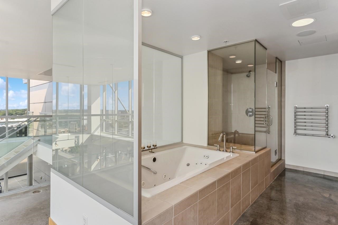 221 E College St Unit: No. 1208