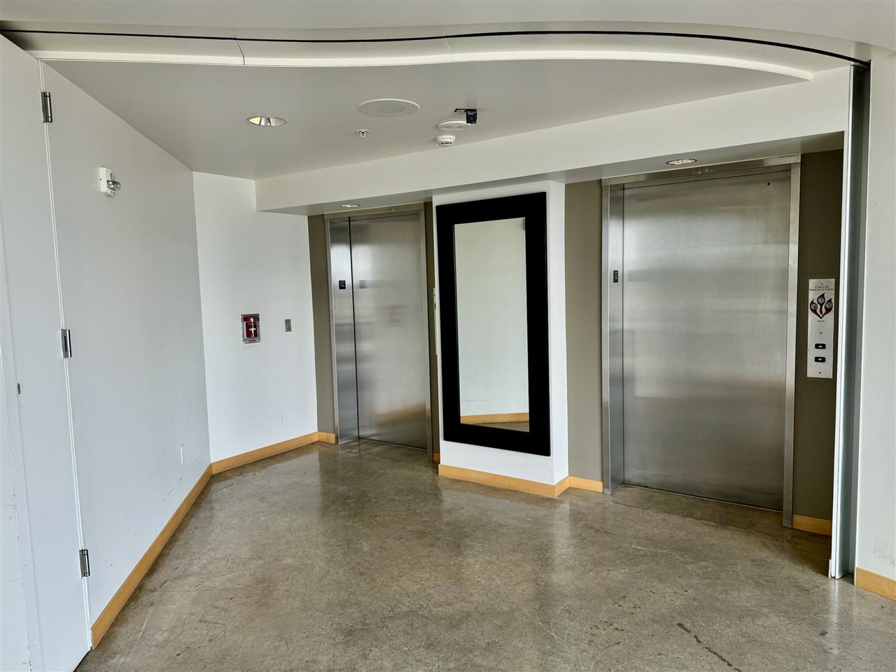 221 E College St Unit: No. 1208