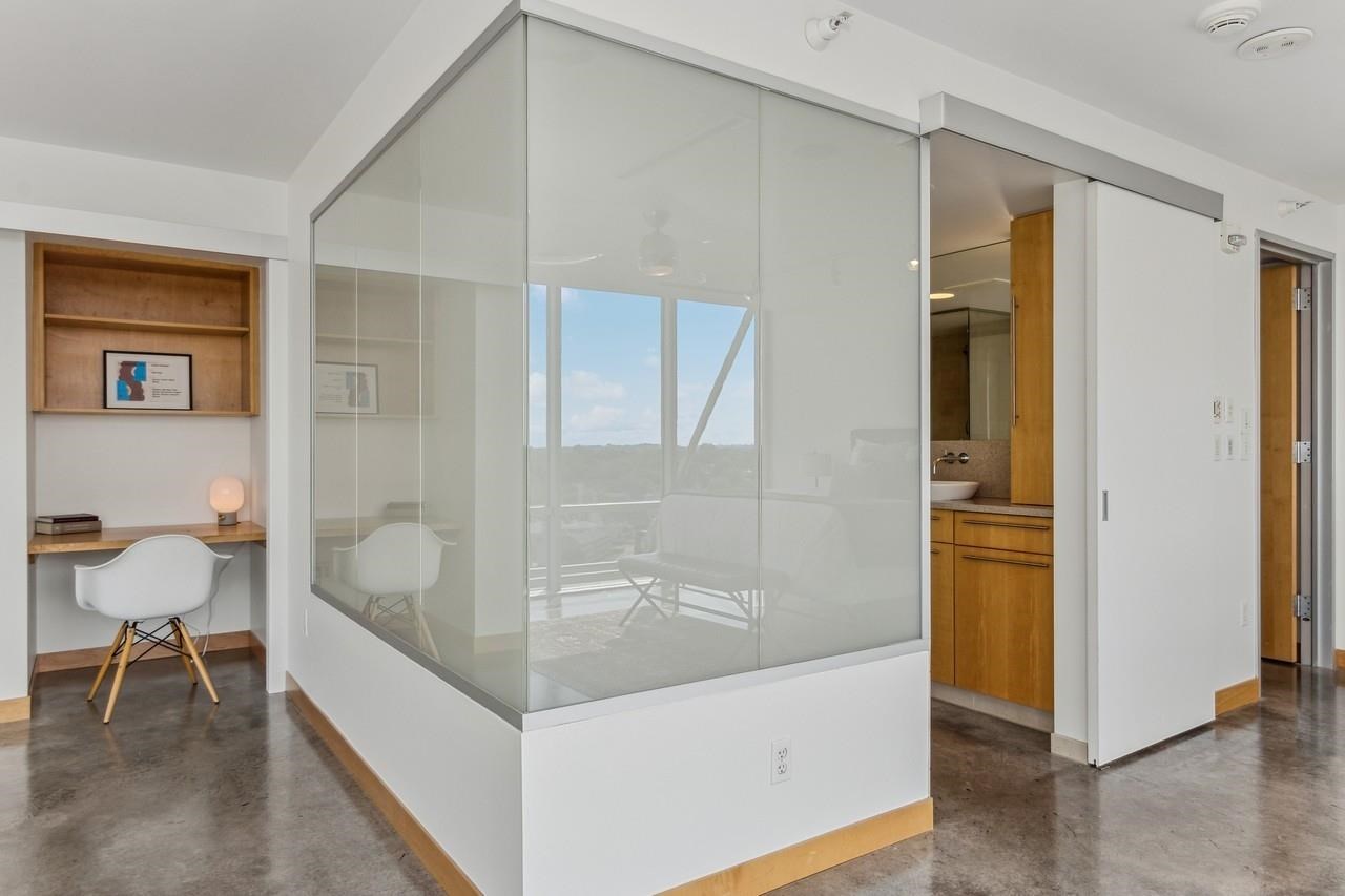 221 E College St Unit: No. 1208