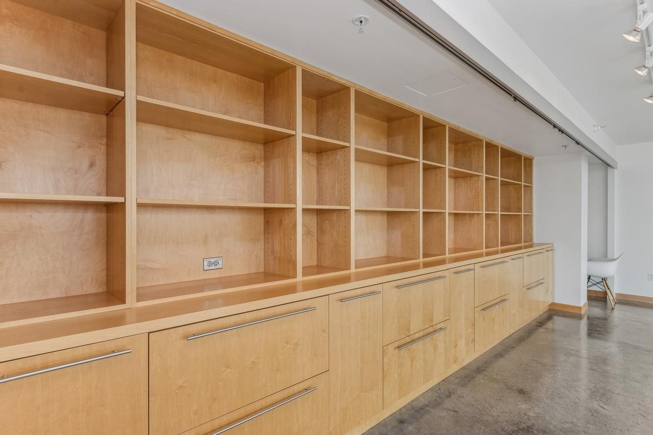 221 E College St Unit: No. 1208