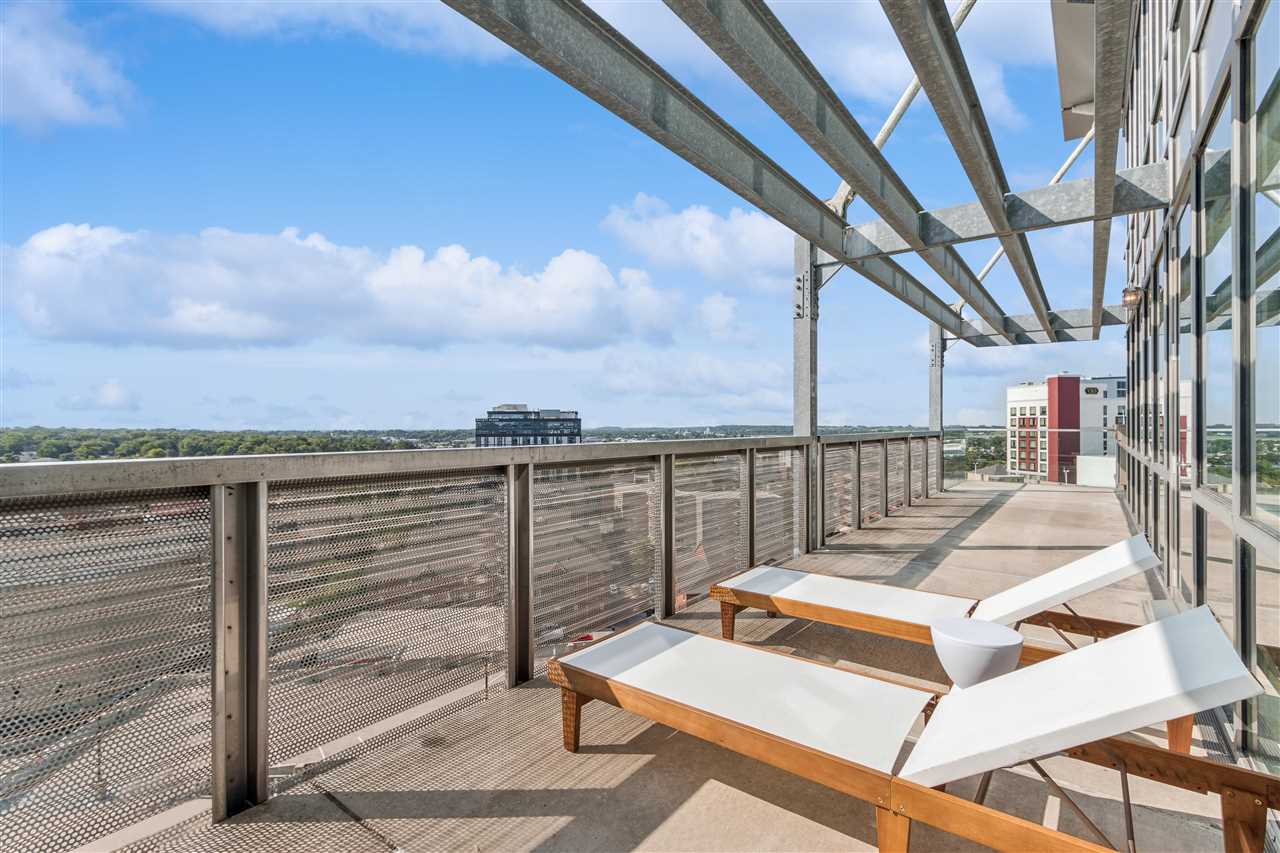 221 E College St Unit: No. 1208