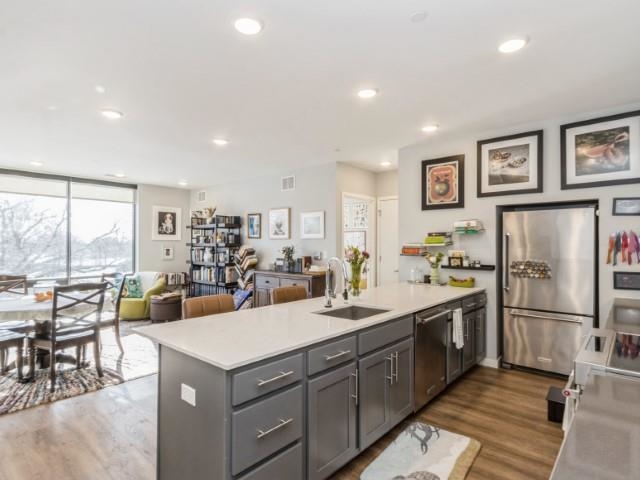 1300 Melrose Ave Unit: 303