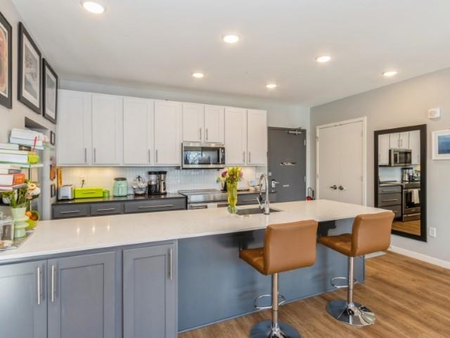 1300 Melrose Ave Unit: 303