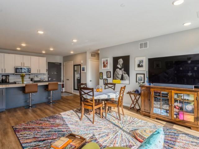 1300 Melrose Ave Unit: 303