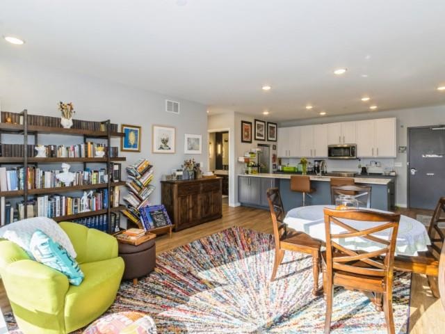 1300 Melrose Ave Unit: 303