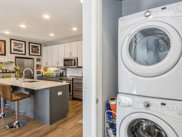 1300 Melrose Ave Unit: 303