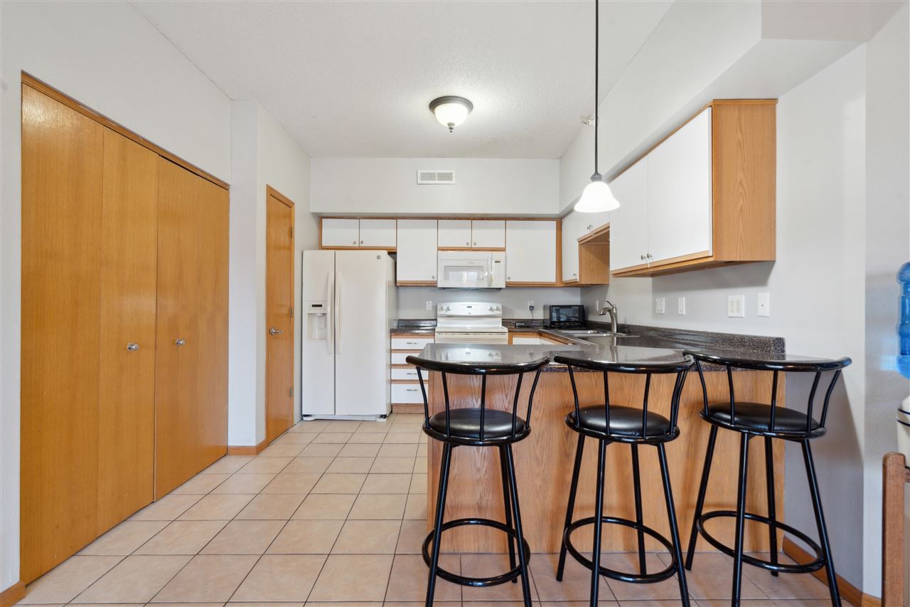 2743 Triple Crown Ln Unit: 8