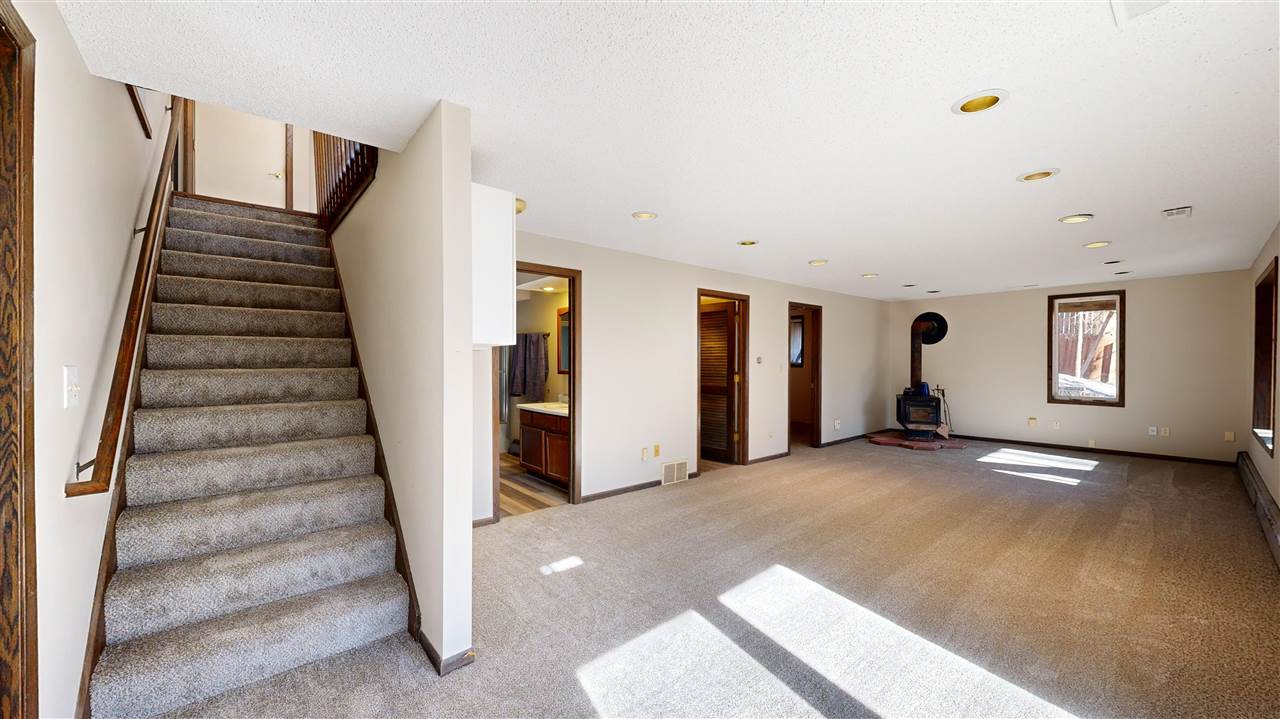 2368 Oak Grove Ln NE