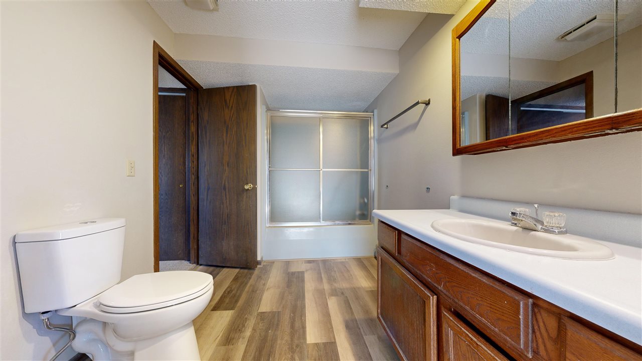 2368 Oak Grove Ln NE