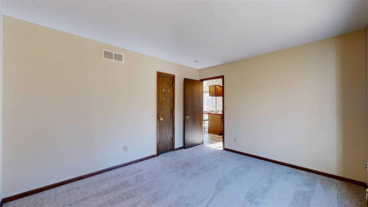 2368 Oak Grove Ln NE