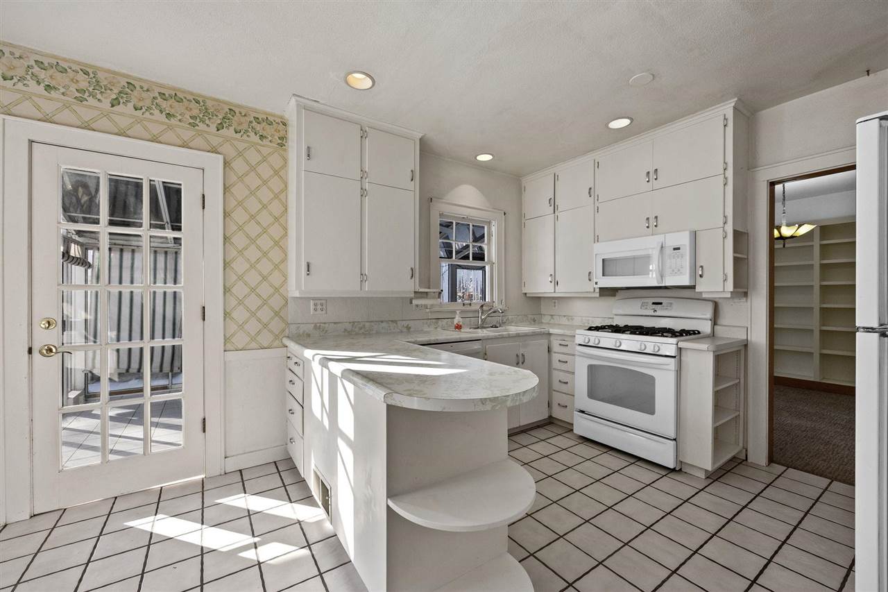 1121 Kirkwood Ct