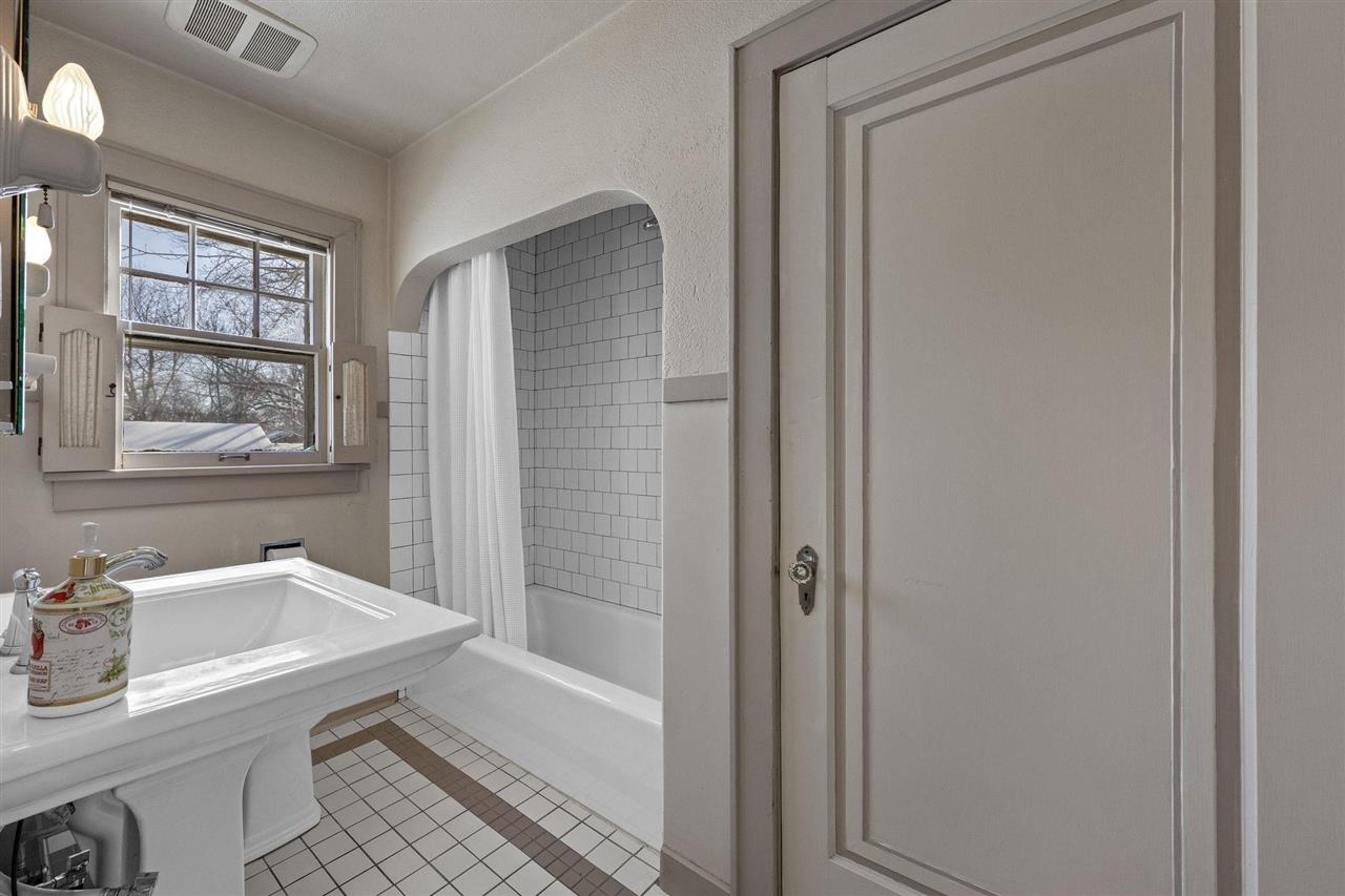 1121 Kirkwood Ct