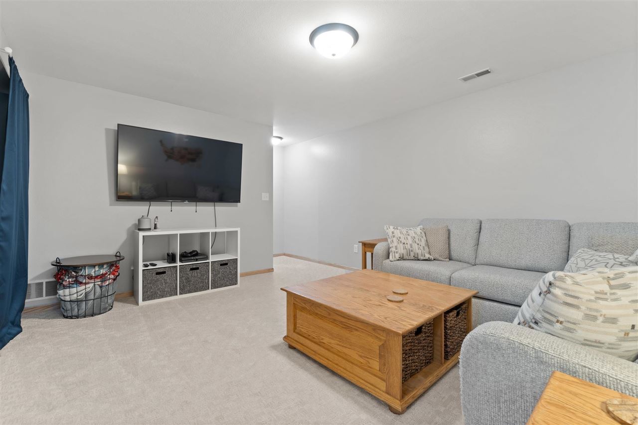 2174 Westminster Circle