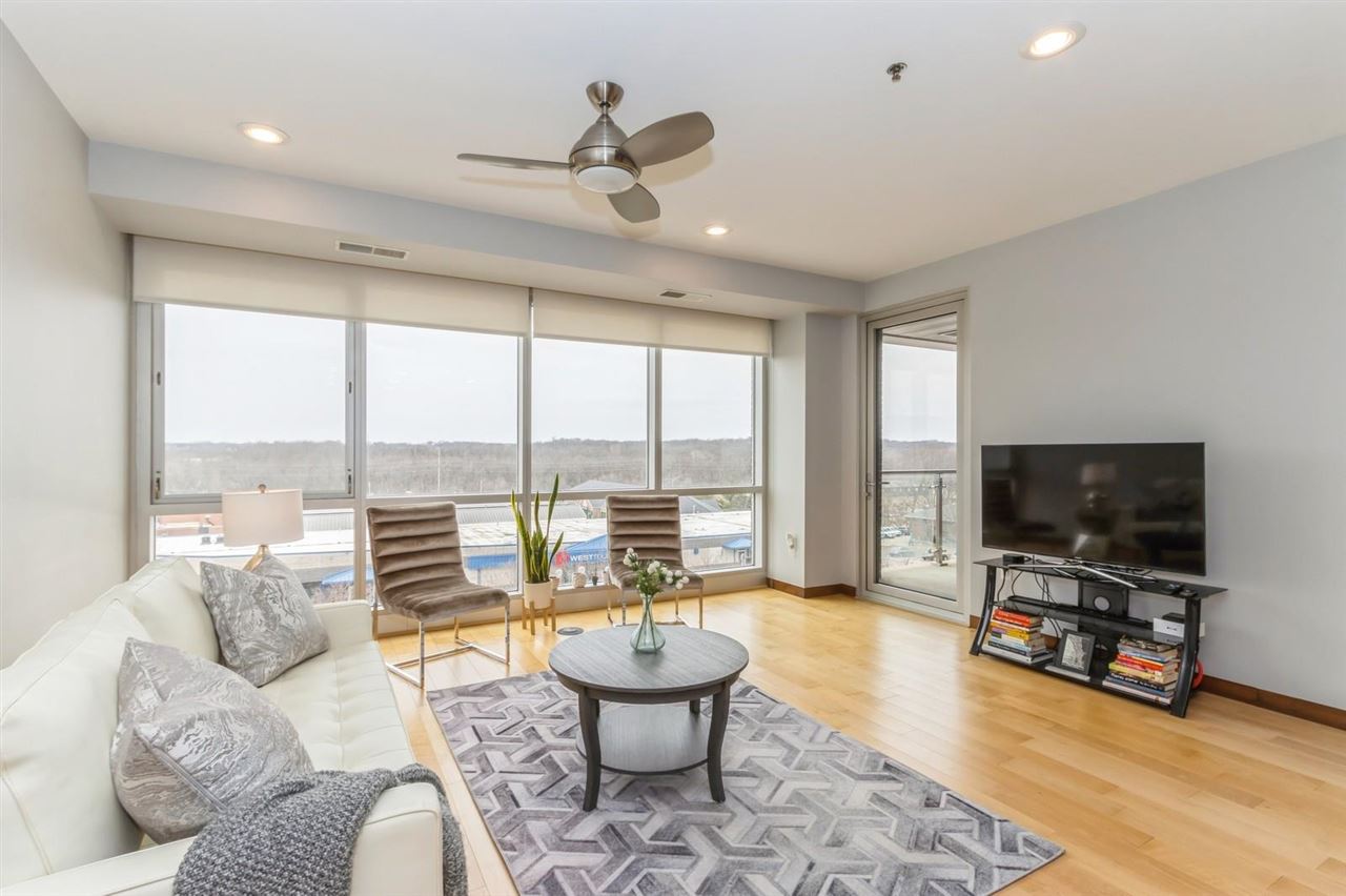 1303 5th St Unit: 402