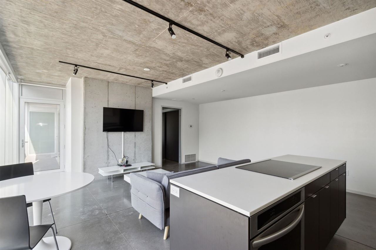 201 E Washington St Unit: No. 601
