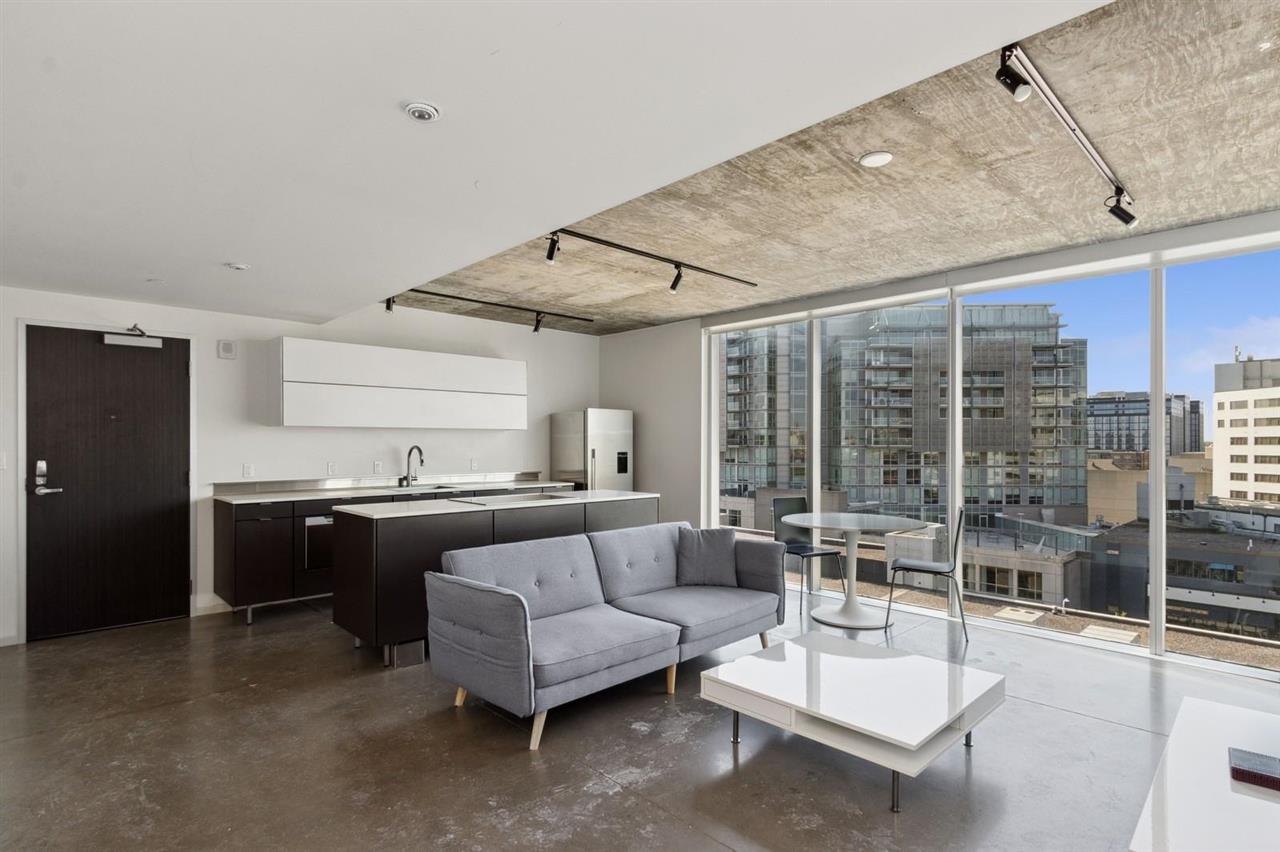 201 E Washington St Unit: No. 601