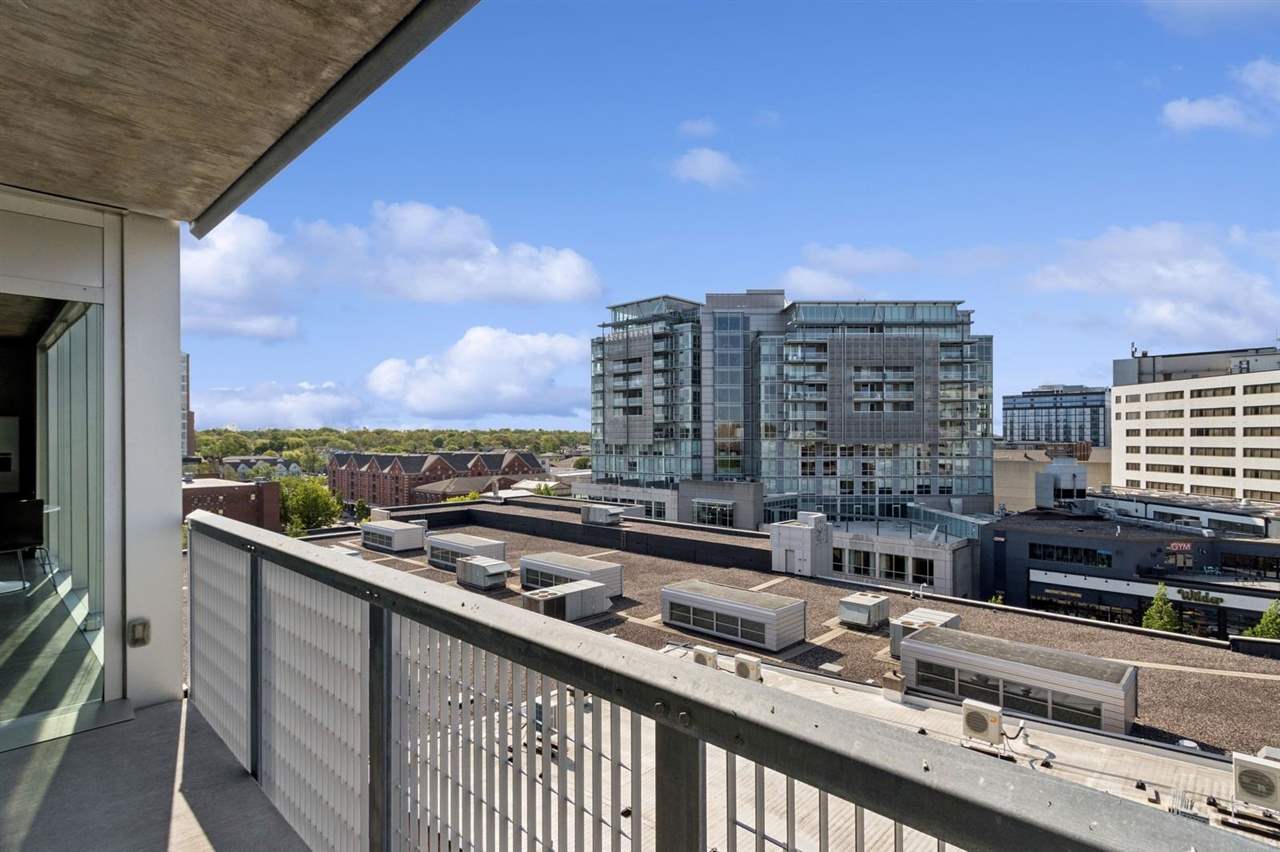 201 E Washington St Unit: No. 601