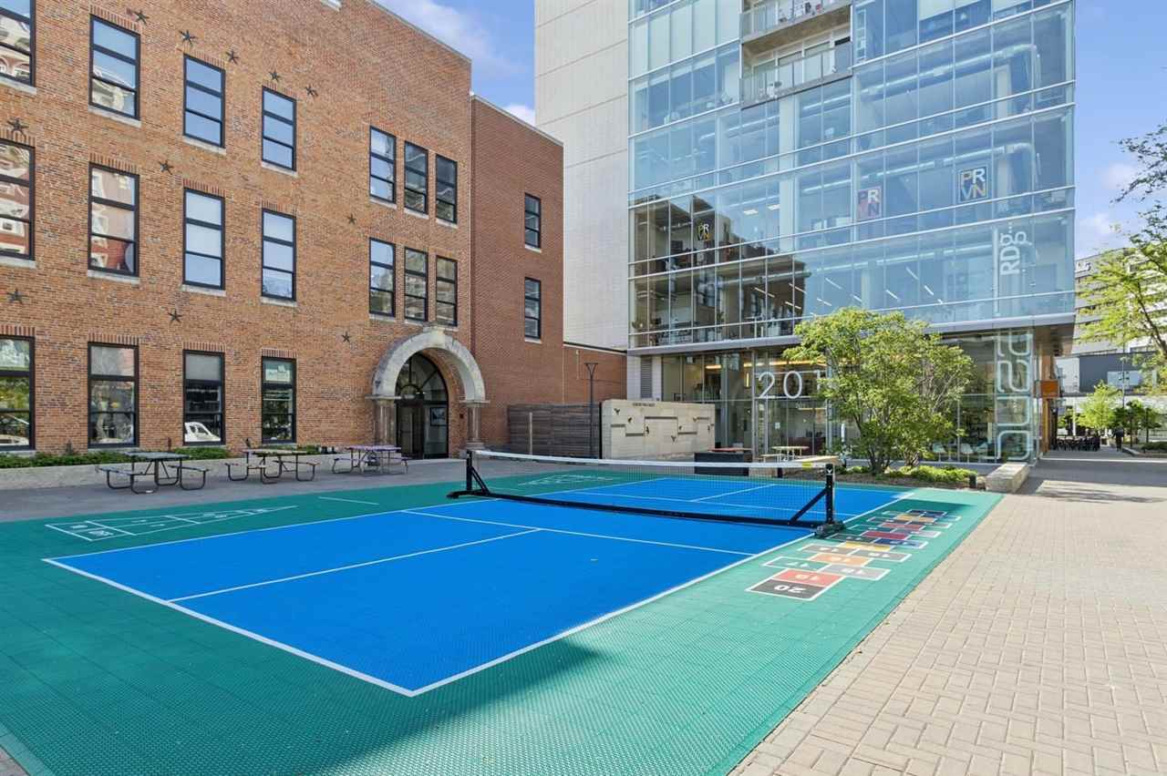 201 E Washington St Unit: No. 601