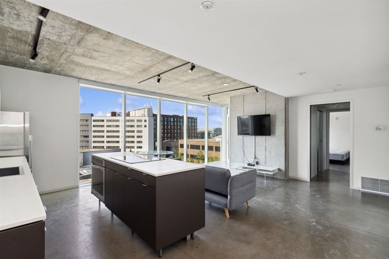 201 E Washington St Unit: No. 601