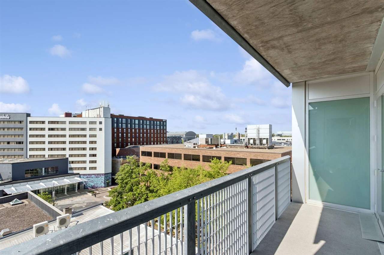 201 E Washington St Unit: No. 601