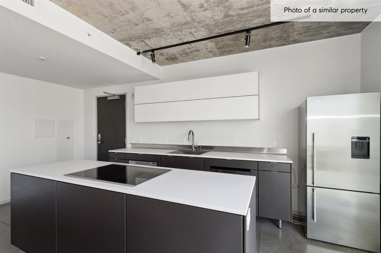 201 E Washington St Unit: No. 701