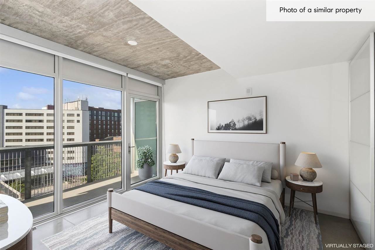 201 E Washington St Unit: No. 701