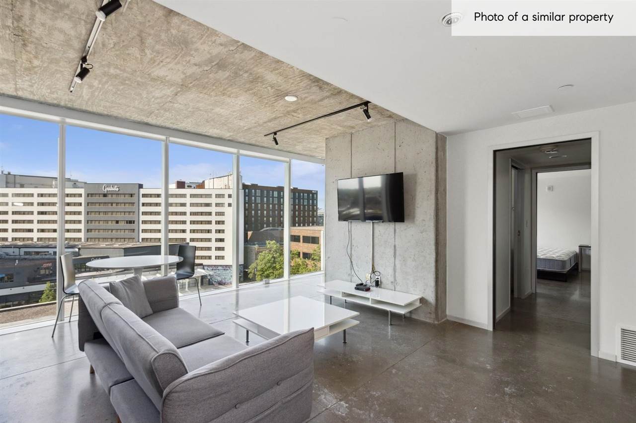 201 E Washington St Unit: No. 701