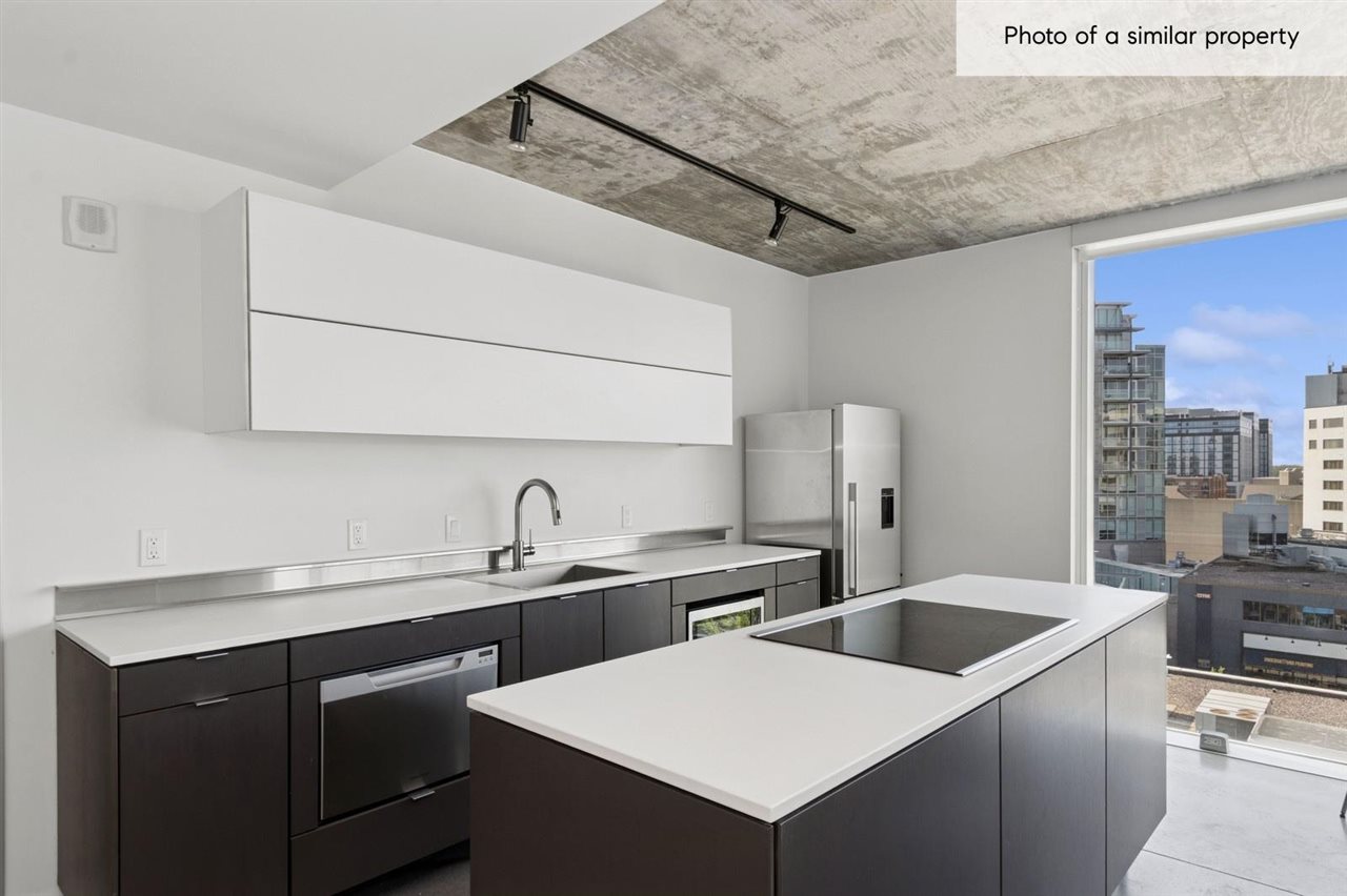 201 E Washington St Unit: No. 701