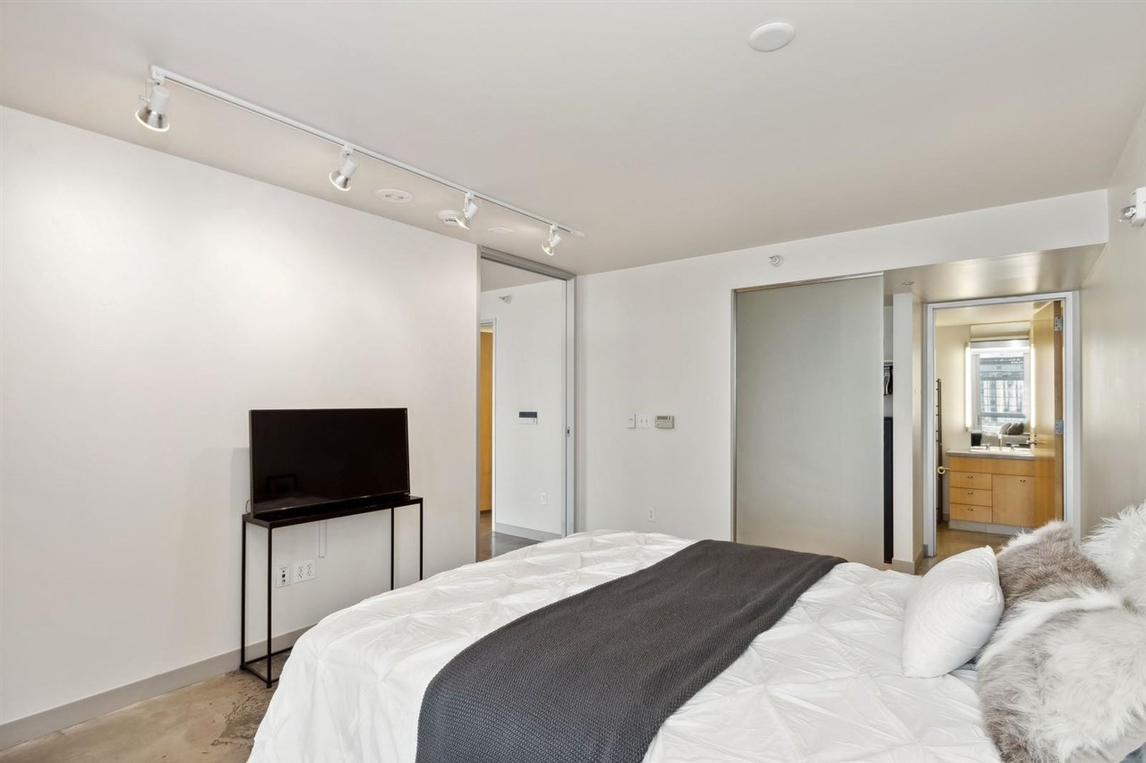 221 E College St Unit: No. 708