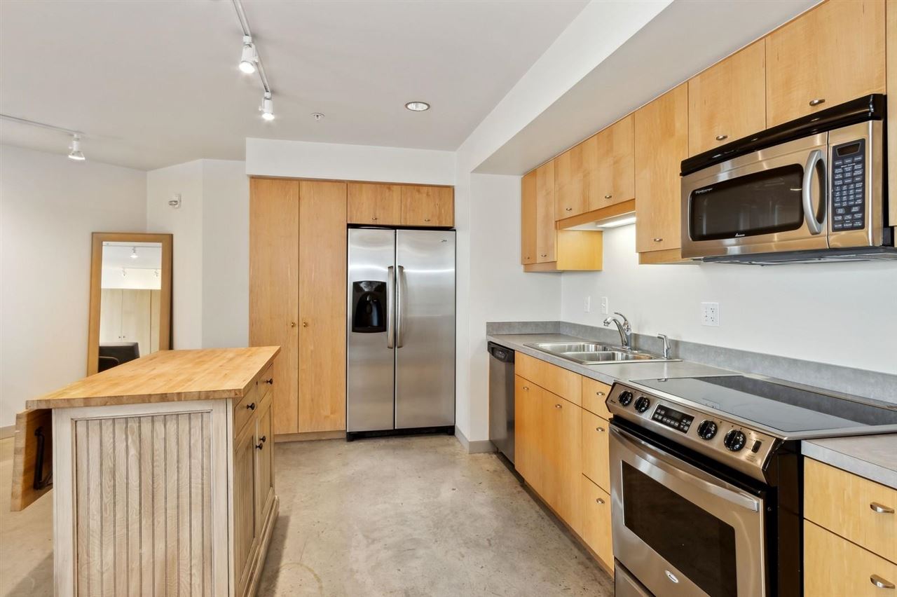 221 E College St Unit: No. 708