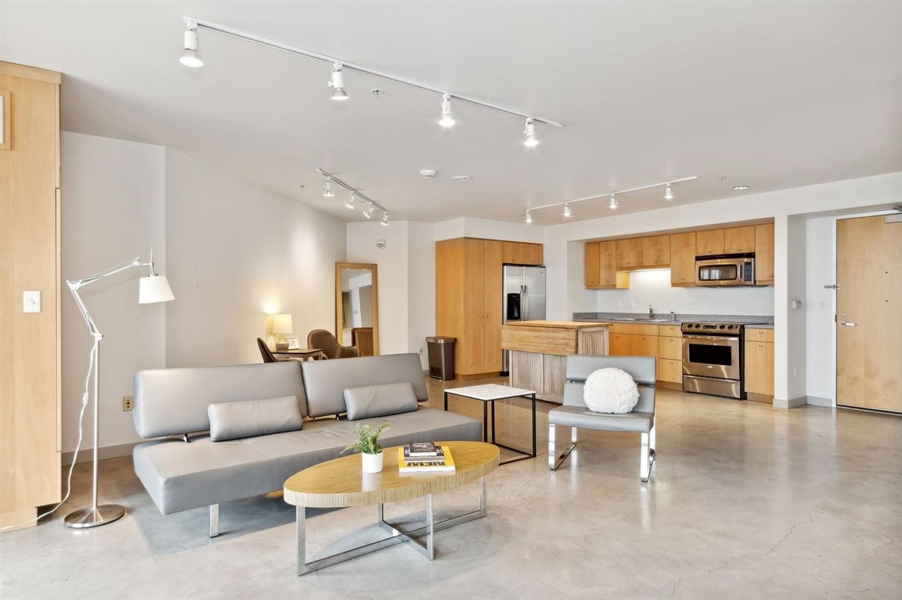 221 E College St Unit: No. 708