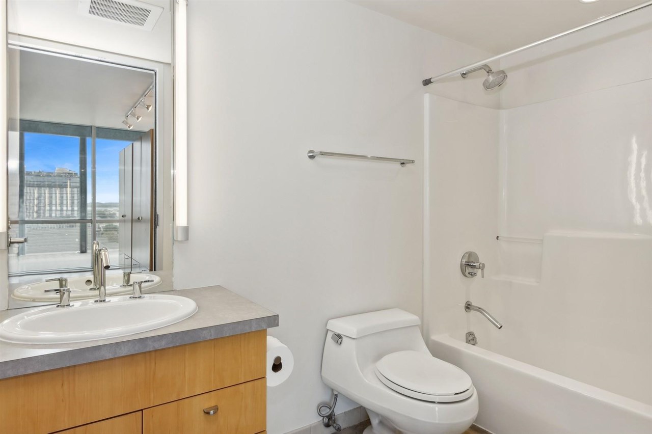 221 E College St Unit: No. 708