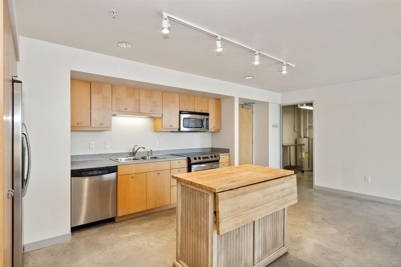 221 E College St Unit: No. 708