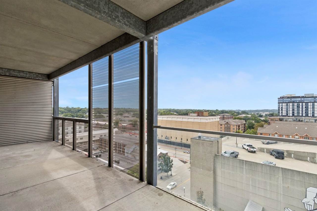 221 E College St Unit: No. 708
