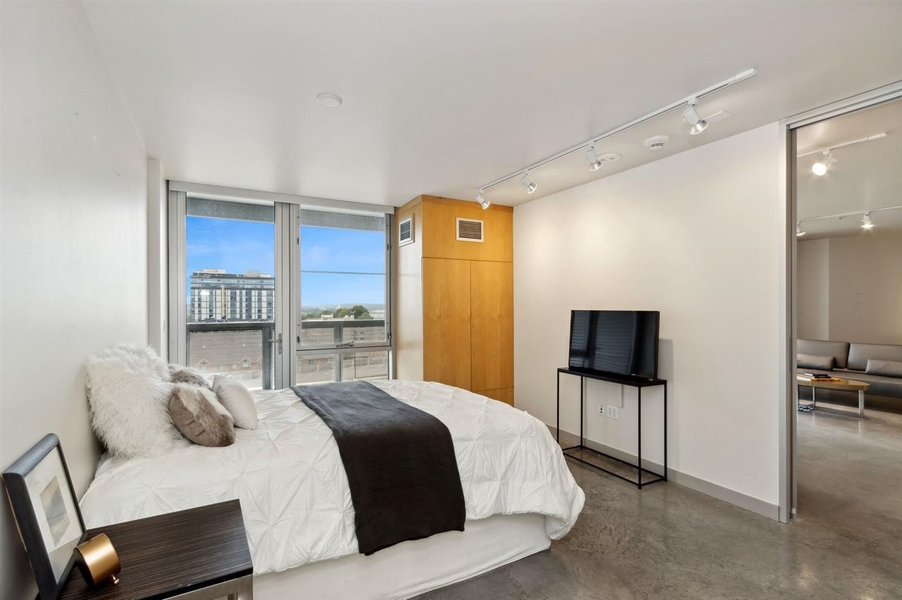 221 E College St Unit: No. 708