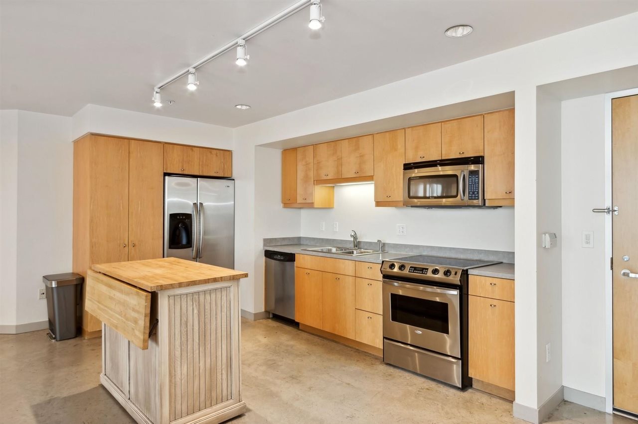 221 E College St Unit: No. 708