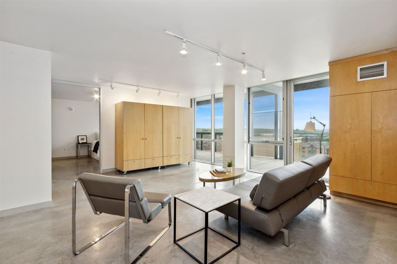 221 E College St Unit: No. 708