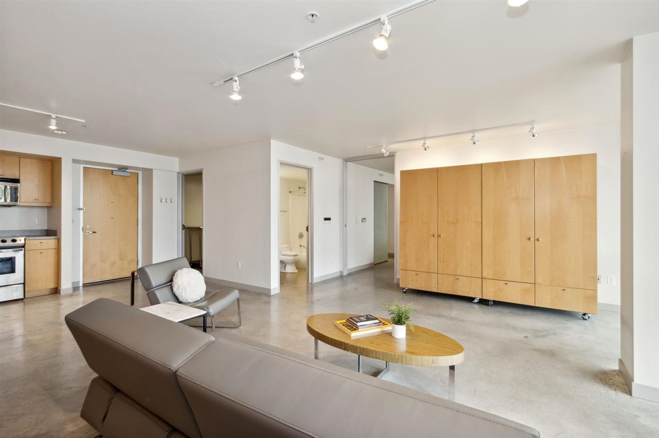 221 E College St Unit: No. 708