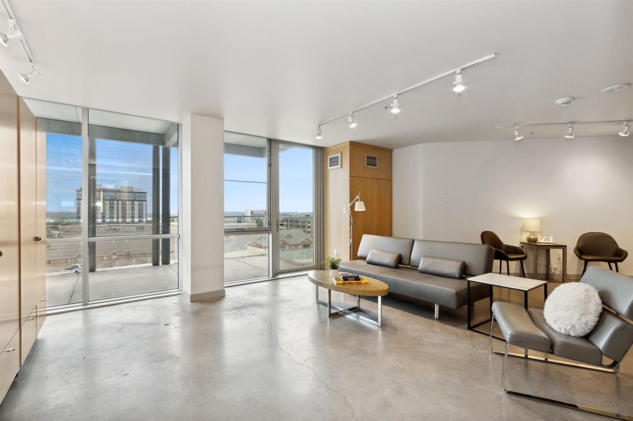 221 E College St Unit: No. 708