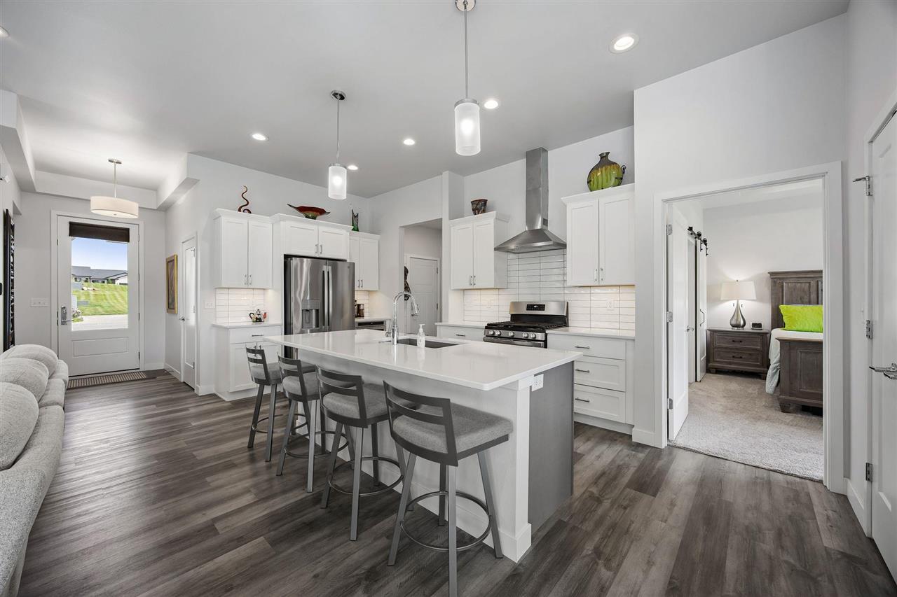 8 Pinnacle Ln