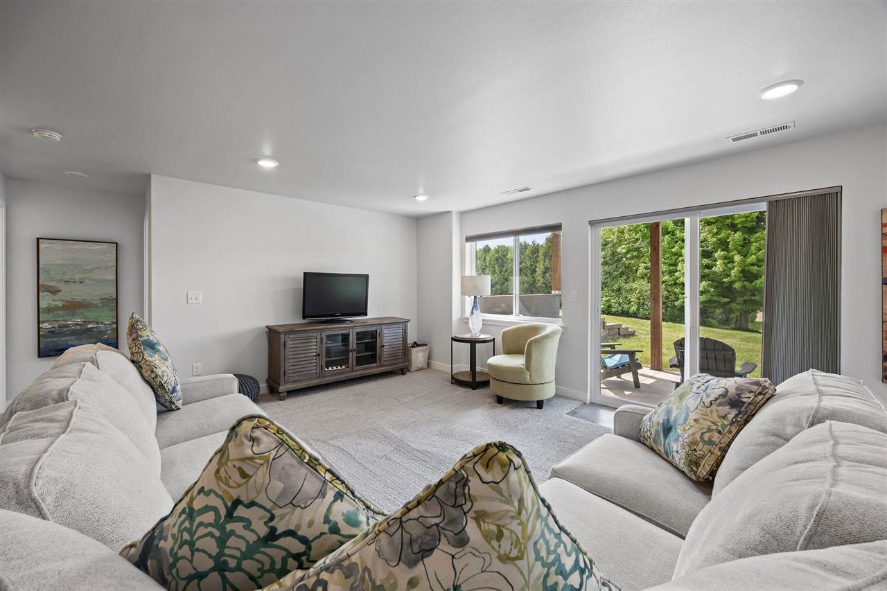 8 Pinnacle Ln