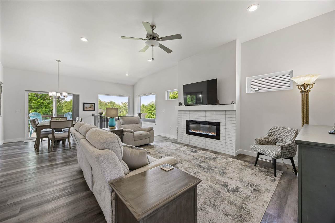 8 Pinnacle Ln